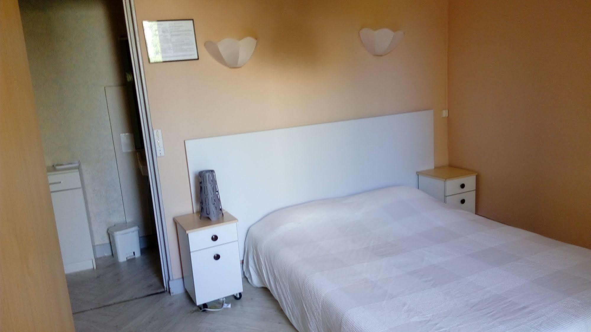 Hotel Nice Flore Vichy Exterior foto